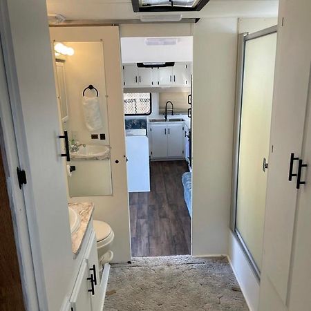 Отель Rv2 Stunning Rv Private Netflix Freeparking Морено-Валли Экстерьер фото